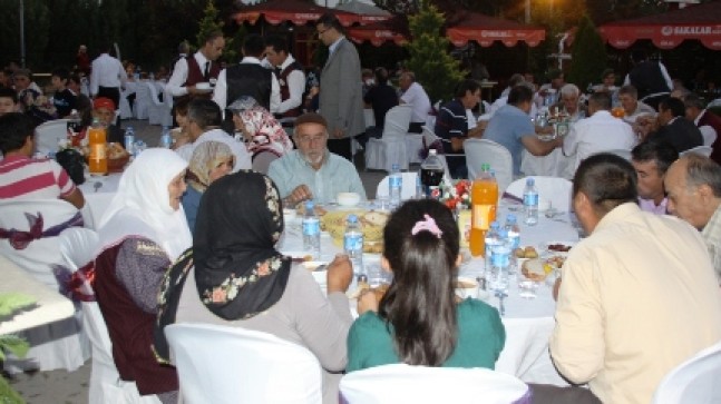 İftar Yemeğinde Birlik Beraberlik