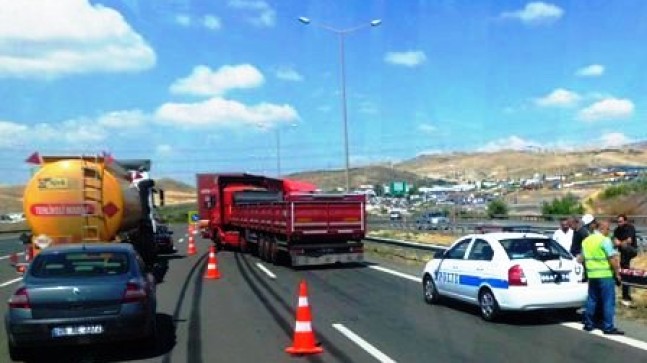 Tırlar Çarpıştı