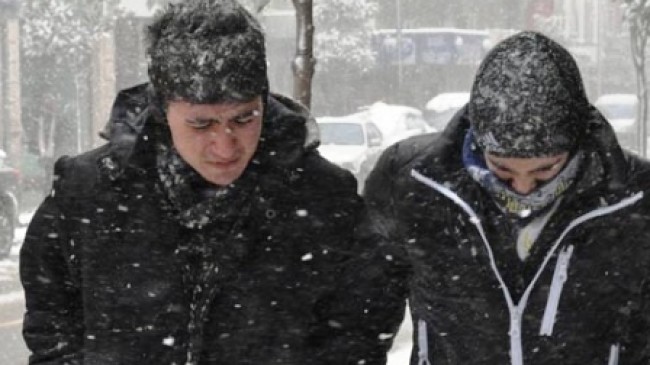 Çubuk’a Yılın İlk Kar Yağışı Başladı