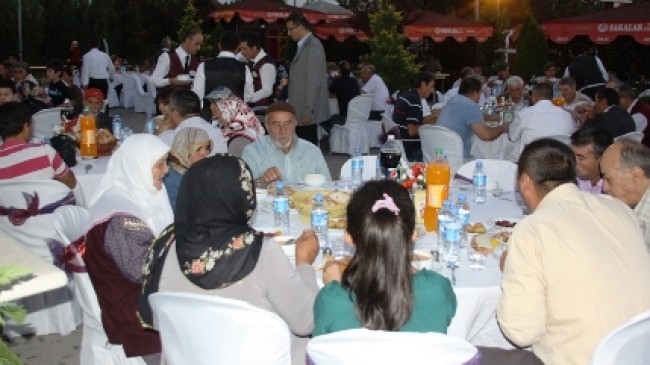 İftar Yemeğinde Birlik Beraberlik