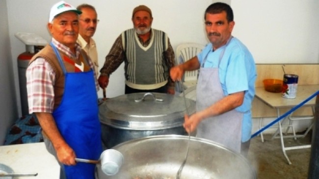 Her Gün 1000 Kişiye İftar Yemeği