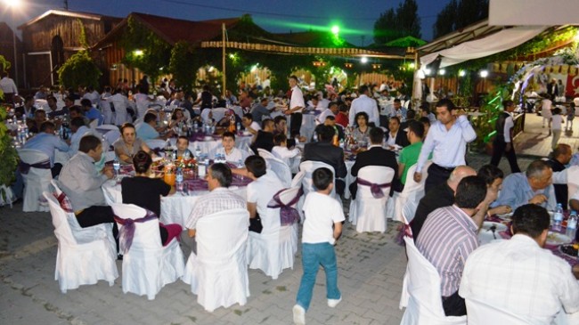 Esnaf İş Adamları İftarda Buluştu