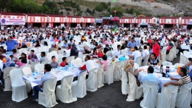 Büyükşehir İlçelerde İftar Yemeği Verecek