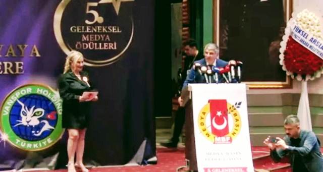 Turgut Lenk’e Beştepe’de büyük onur